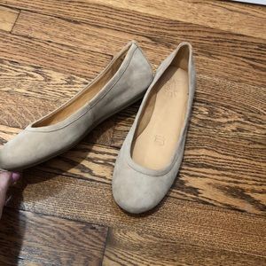 Naturalizer Women’s beige flats
